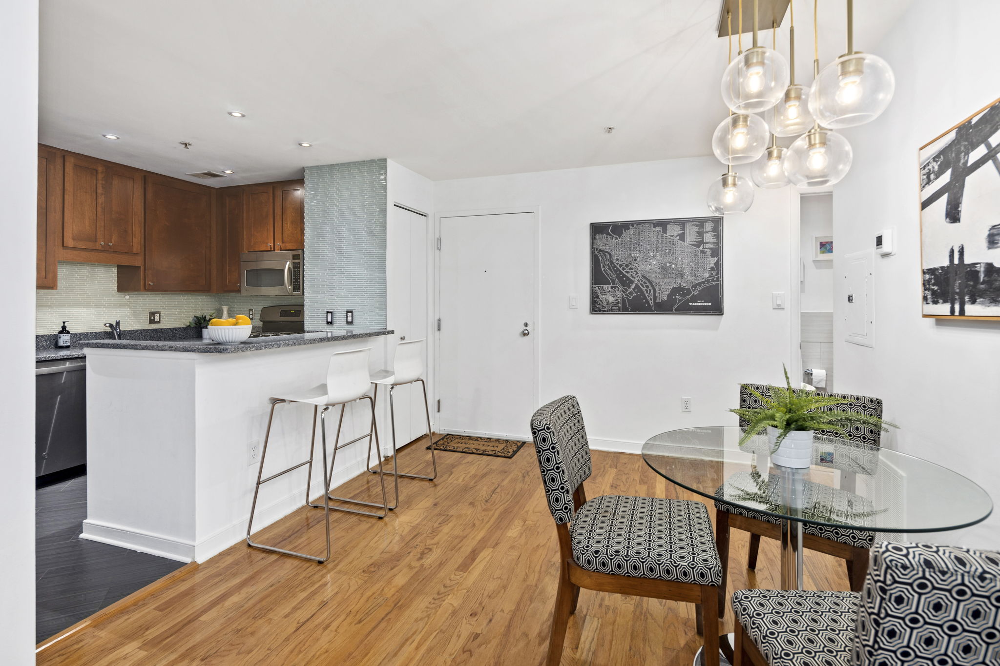 002-1445-N-12-web-or-mls-1445-N-St-NW-205-12