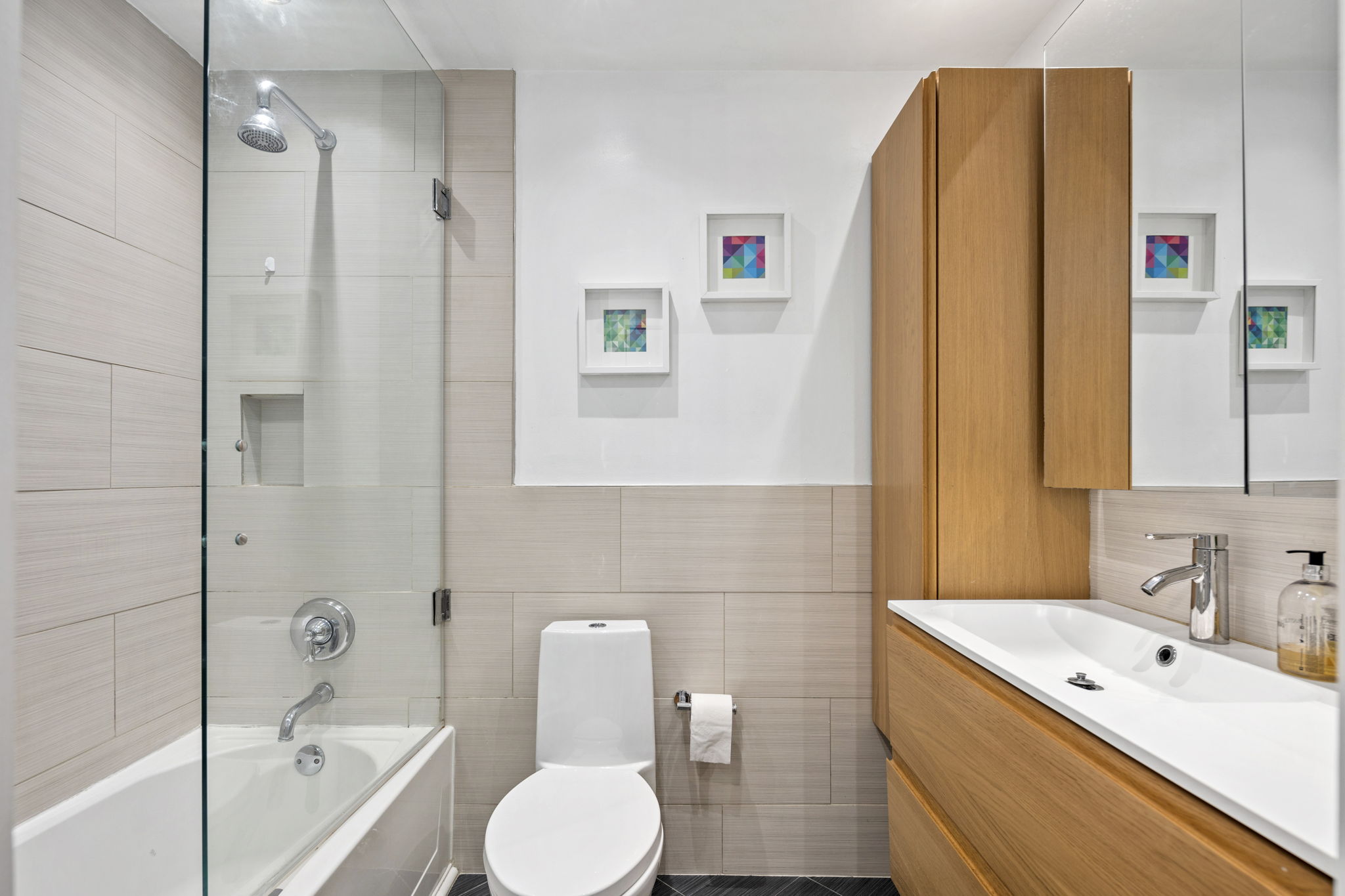 008-1445-N-45-web-or-mls-1445-N-St-NW-205-45