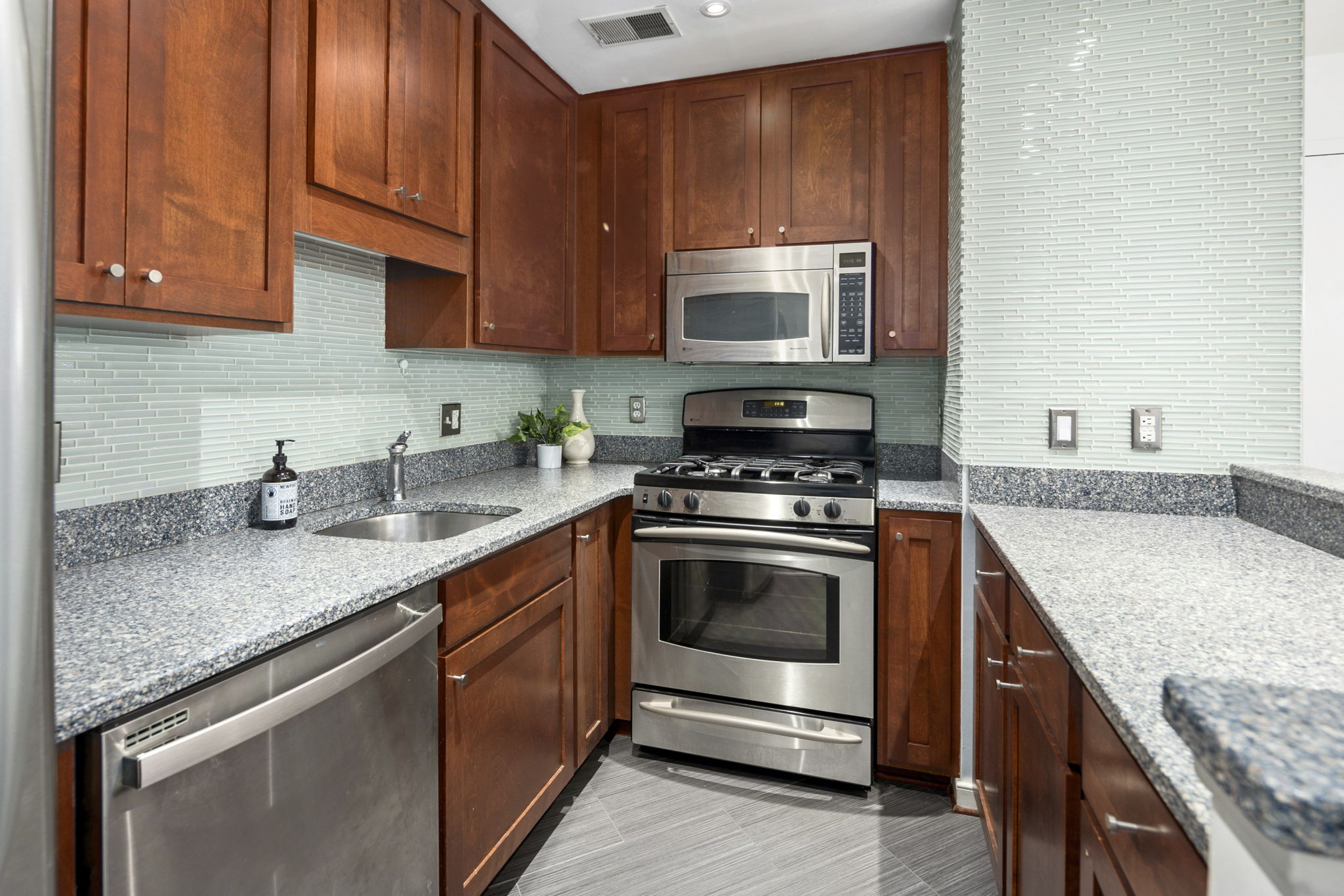 1445-N-17-web-or-mls-1445-N-St-NW-205-17