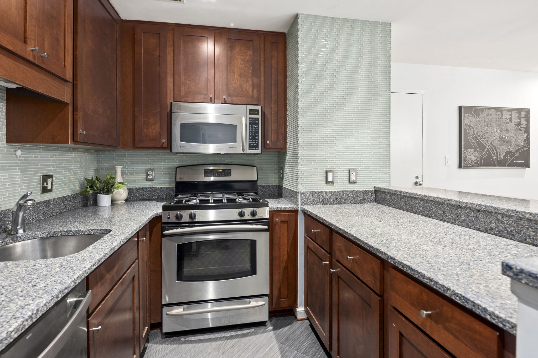 1445-N-19-web-or-mls-1445-N-St-NW-205-19