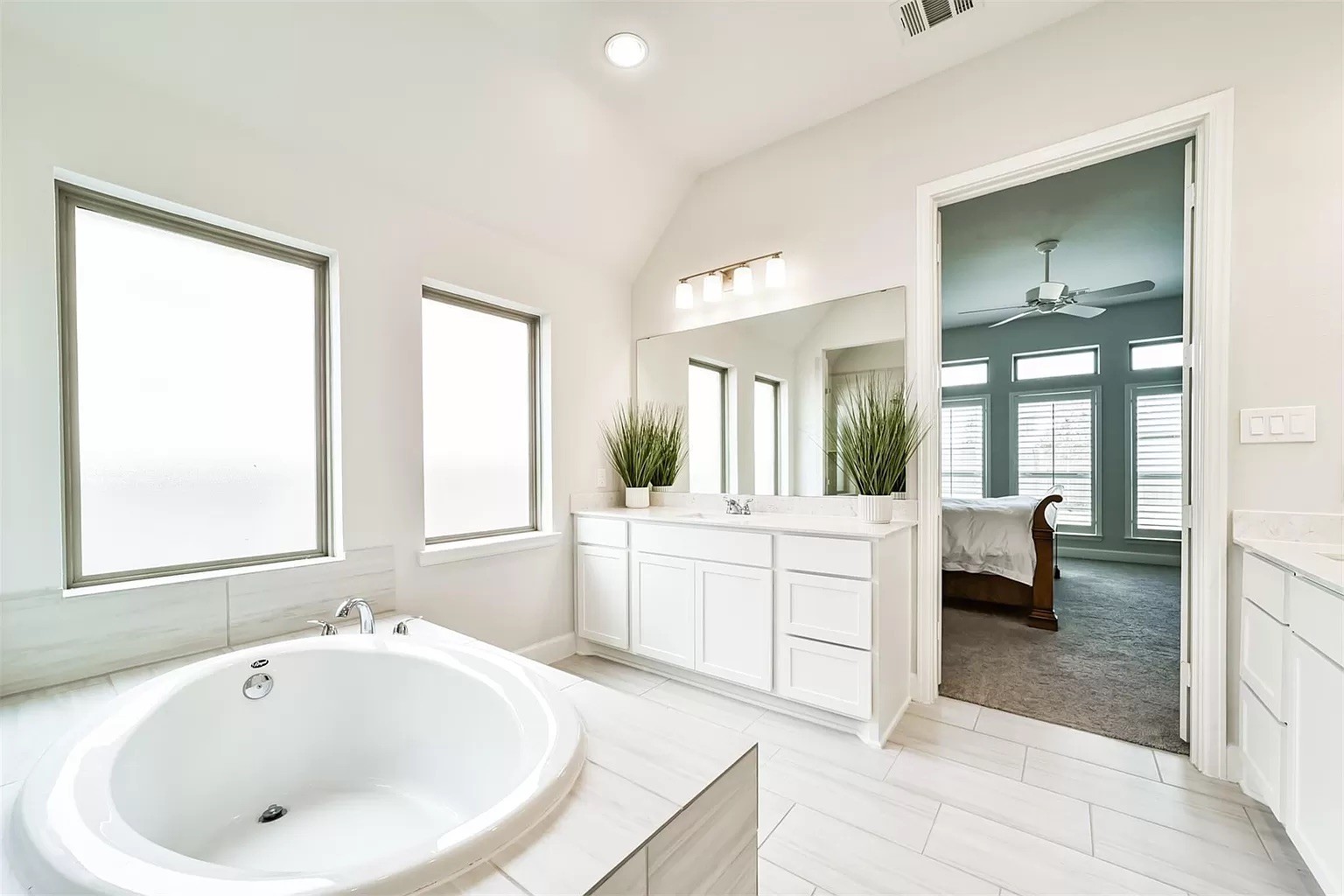 dc5b18967a0f2c24d80a801971eca33e-uncropped_scaled_within_1536_1152