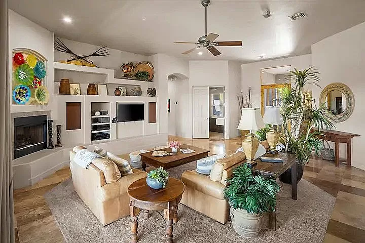 ef8ea0dd57f83f9352e19b16c8dc50b1-cc_ft_768